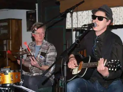 Bringen den Blues mit ins Heinrich-Kunst-Haus: Andreas Bahlmann (links) und Eckhard Harjes (rechts) alias Ecki & Bahli &bdquo;Haircut&ldquo;.
