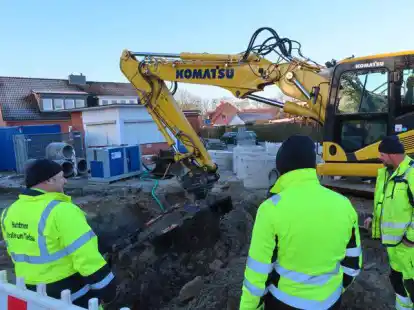 Im zweiten Sanierungsabschnitt der Althusiusstra&szlig;e laufen nach der Winterpause wieder die Arbeiten: Aktuell wird im Eckbereich zwischen Dollartstra&szlig;e und Oranienweg der Regenwasserkanal erneuert.