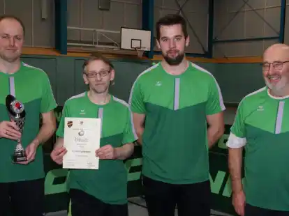 Kreispokalsieger H&ouml;ltinghausen scheint unaufhaltsam zu sein (von links): Martin Meckelnborg, Rico Frank, Jesko Koopmann, Aloys P&ouml;hler