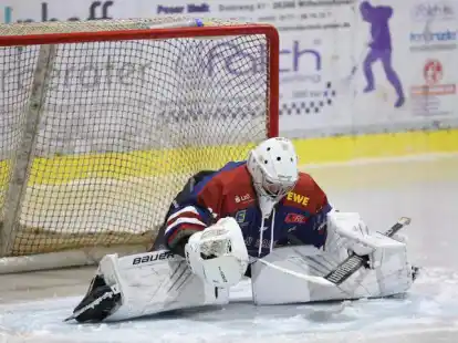 Seit Wochen in bestechender Form zwischen den Pfosten des ECW Sande: Torh&uuml;ter Maksims Cmutovs