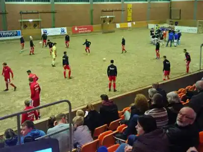 Von der gro&szlig;en Trib&uuml;ne aus k&ouml;nnen die Zuschauer den RTC Wintercup bestens verfolgen.