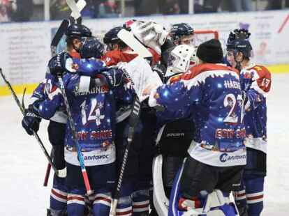 Durch zwei Siege binnen 24 Stunden in Spitzenspielen ist der ECW Sande am Wochenende auf den zweiten Tabellenplatz der Regionalliga Nord geklettert.