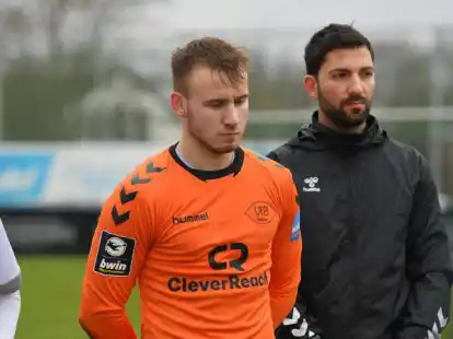 Trug nur einmal das Oldenburger Trikot in einem Spiel: Florian Palmowski (links, hier neben Torwarttrainer Jannik Zohrabian)