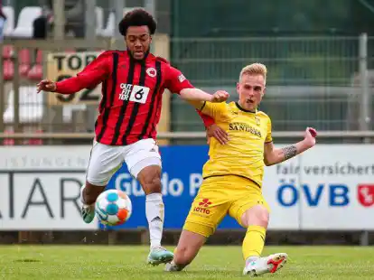 Gegen Concordia Hamburg machte Kickers Emden den Aufstieg in die Regionalliga perfekt. Marvin Eilerts stand in der Startelf.