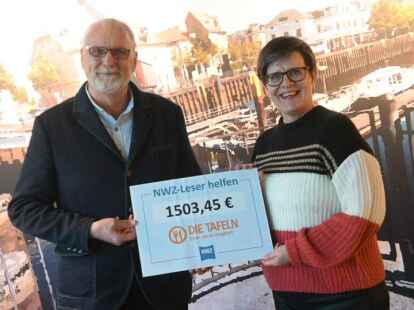 Aus den H&auml;nden von NWZ-Mitarbeiterin Andrea Bonewald nahm Knut Behrends den symbolischen Spendenscheck entgegen.