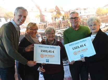 F&uuml;r die Tafel Schortens nahmen Anna Paulus und Werner Reinecke die Spende entgegen, f&uuml;r die Tafel Jever Marlies Krebs und Luise Eden (im Bild von rechts).