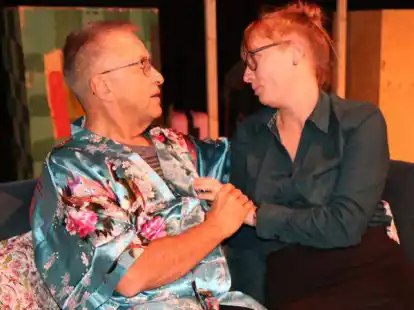 Dieter K&uuml;ck und Anne B&uuml;ttner treten als Ehebrecher in der Kom&ouml;die &bdquo;Allens in Botter&ldquo; auf.