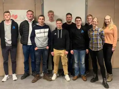 Der neue Landjugend-Vorstand (v.l.): Marlon Behrens, Tom Busse, Rene Kemper, Henning Bley, Konrad Rawert, Arne M&auml;hlmann, Michael Stallmann, Jost Kleine-St&uuml;ve, Franziska Meyer, Rebecca Wieghaus