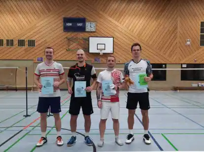 Die Sieger der A-Gruppe: Matthias Tsch&ouml;pe (von links), Gianluca Schulte, Andreas Karnbach und der Metjendorfer Frank Juchim.