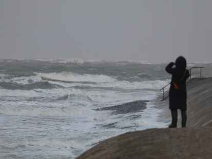 Unwetter an der Nordsee Warnung vor Sturmflut