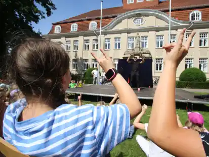 Der Stadtpark in Cloppenburg wird regelm&auml;&szlig;ig im Sommer auch zur B&uuml;hne f&uuml;rs Gauklerfest. Aber auch sonst ist die gr&uuml;ne Oase mitten in Cloppenburg gut bewertet.