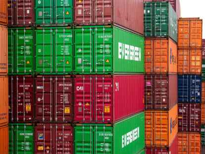 Container im Hamburger Hafen.