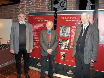 Kai Wessels, Helmut Bahlmann und Dr. Harald Vogel bei der Er&ouml;ffnung der Ausstellung &uuml;ber Arp Schnitger.