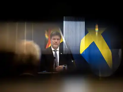 Wirtschaftsminister Robert Habeck bereitet mit seinem Schweden-Besuch auch seine Reise nach Washington vor.