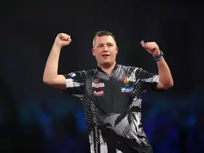 In der Premier League gewann Chris Dobey den ersten Spieltag.