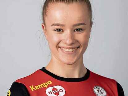 Sophia Hermes vom TSR und Liora Ebnet (oben rechts) aus Hoyerswerda bilden k&uuml;nftig eine Startgemeinschaft. Mutter Christina Hermes unterst&uuml;tzt den Wechsel ihrer Tochter.