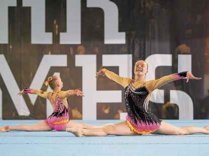 Sophia Hermes (rechts) bei den Deutschen Meisterschaften 2021  in Bochum &ndash; hier noch mit ihrer fr&uuml;heren Partnerin Lillemor Hegeler.