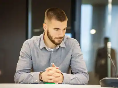 Mario Vuskovic auf der Anklagebank des Sportgerichts des Deutschen Fu&szlig;ballbundes (DFB).