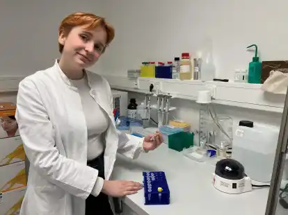 Melissa Kowal im Labor im Klinikum.