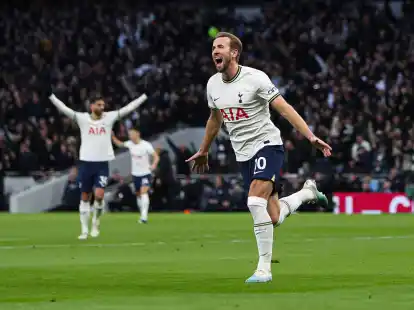 Harry Kane feiert seinen Treffer zum 1:0.