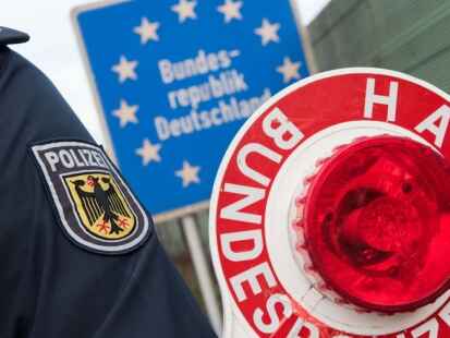 Bei der Kontrolle eines Reisebusses stellte die Bundespolizei einen Mann fest, der per Haftbefehl gesucht wurde.