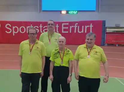 Die AWO-Sportler (von  links) Kevin Herrmann, Oliver Frerichs, Volker St&uuml;ben und Werner Peters.