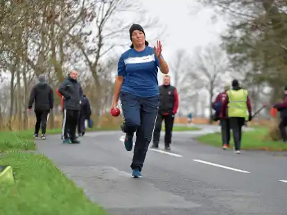 Zur sicheren Meisterschaft fehlen Marion Janssen  und ihren Wiefelserinnen  nur noch zwei Punkte.