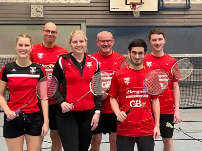 Die dritte Mannschaft des TV Cloppenburg (Hintere Reihe von links): Philipp Schulenberg, Wolfgang Schulte, Andre Bergner; (Vorderer Reihe von links): Luisa Vaske, Ann-Christin Bohmann, Aliaschrof Karimov.