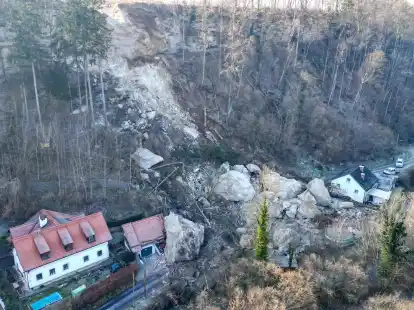 Blick auf die Ungl&uuml;cksstelle nach dem Felssturz.