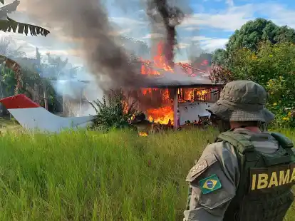 Die brasilianische Regierung geht gegen die Stellungen der illegalen Goldgr&auml;ber vor.