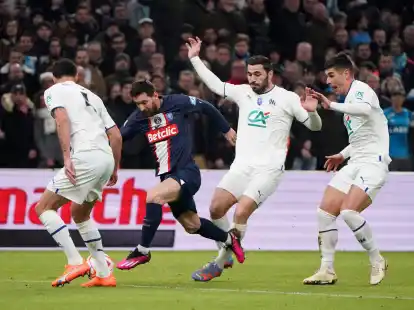 Die PSG-Stars um Lionel Messi (2.v.l) schieden gegen OM aus.