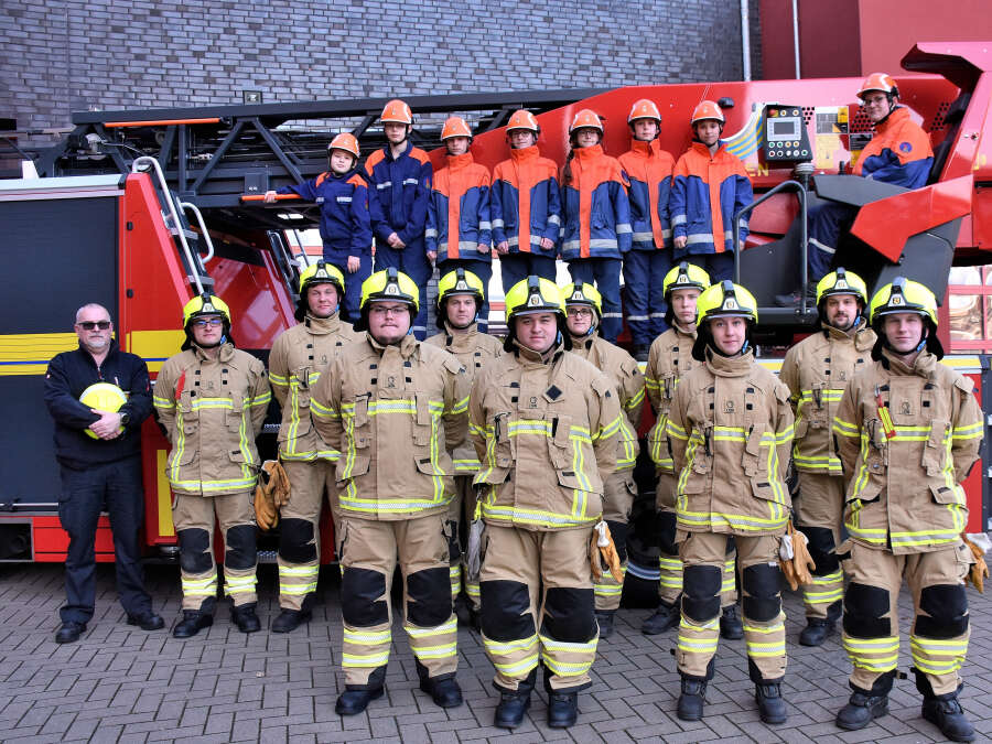 Wilhelmshaven Einsatzkräfte der Feuerwehr wurden mit neuen Helmen