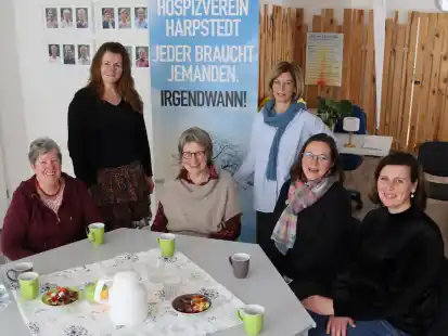 Der Hospizverein bietet &bdquo;Letzte-Hilfe&ldquo;-Kurse in Harpstedt an, (von links) Elke Kopmann-Cordes (2. Vorsitzende Hospizverein), Lydia Uhlhorn, Elke Wachendorf (beide Teilnehmerinnen), Wibke Strodthoff (Vorsitzende), Doreen Dingger (Teilnehmerin) und Susanne Dinklage (Verein Letzte Hilfe).