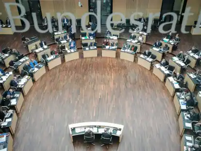 Die Ministerpr&auml;sidenten der L&auml;nder kommen im Bundesrat zur Sitzung zusammen.