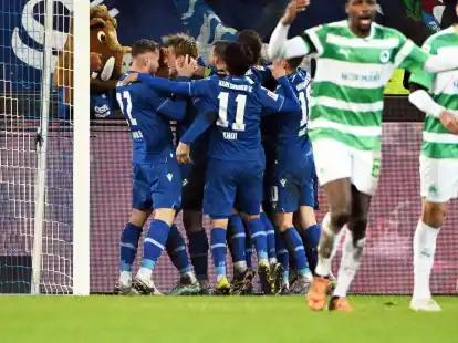 Der KSC konnte die Partie gegen Greuther F&uuml;rth trotz Unterzahl noch drehen.