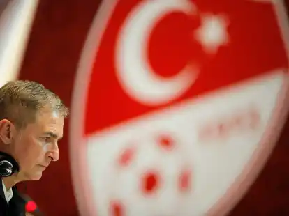 Der t&uuml;rkische Nationaltrainer Stefan Kuntz ist tief geschockt nach der Erdbeben-Katastrophe.