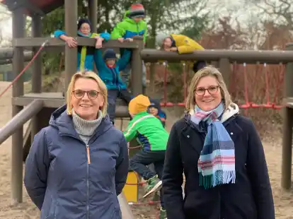 Anke Br&uuml;degam (links) und Birgit Kalk  sind seit Jahren als p&auml;dagogische Mitarbeiterinnen an der Grundschule Schortens besch&auml;ftigt. 2019 haben sie zus&auml;tzlich mit der Stadt einen Vertrag zur Randbetreuung abgeschlossen.