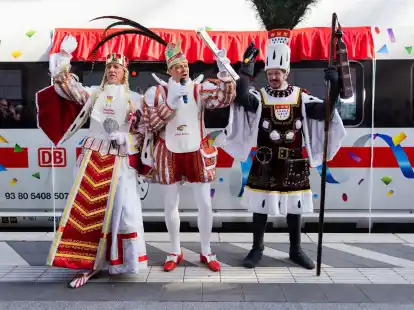 Das aktuelle K&ouml;lner Dreigestirn: Prinz Boris I. (M, Boris M&uuml;ller), Bauer Marco (r, Marco Schneefeld) und die Jungfrau Agrippina (Andre Fahnenbruck).