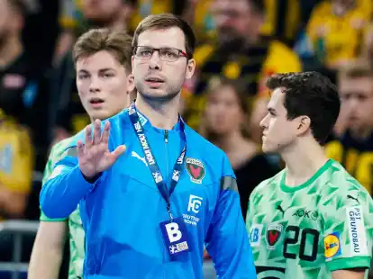 Berlins Trainer Jaron Siewert steht mit den F&uuml;chsen weiterhin auf Platz eins.