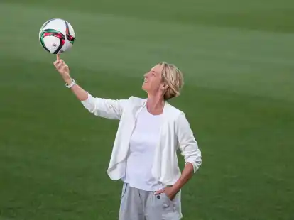 Bundestrainerin Martina Voss-Tecklenburg freut sich auf die WM in diesem Jahr.