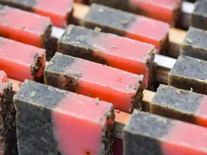 Naturseife: Seit Jahren erobert nat&uuml;rliche Pflege immer mehr Platz in Drogerien und Parf&uuml;merien. Doch nun scheint das Wachstum erstmals gestoppt.