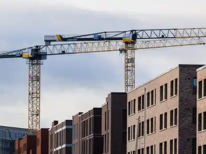 Mehrfamilienh&auml;user mit tausenden Wohnungen in Hannover: Die Preise f&uuml;r Wohnimmobilien in Deutschland fallen, das Kaufinteresse ist aber gering.