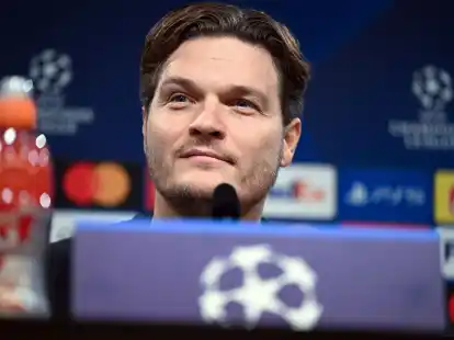 BVB-Trainer Edin Terzic bei der Pressekonferenz.