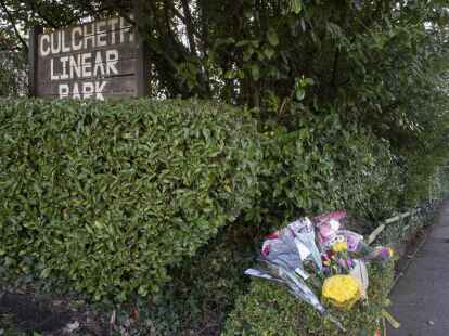 Zwei 15-J&auml;hrige wurden in Warrington wegen Mordverdachts an einer 16-j&auml;hrigen Trans-Teenagerin festgenommen.