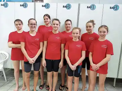 Lynn Eilders (von links), Silke Amelsberg, Daya Wehner, Anna Jacobs, Maximilian Harms, Rieke Hartmann, Emma K&uuml;nken und Zoe Springer starteten in Bremerhaven.