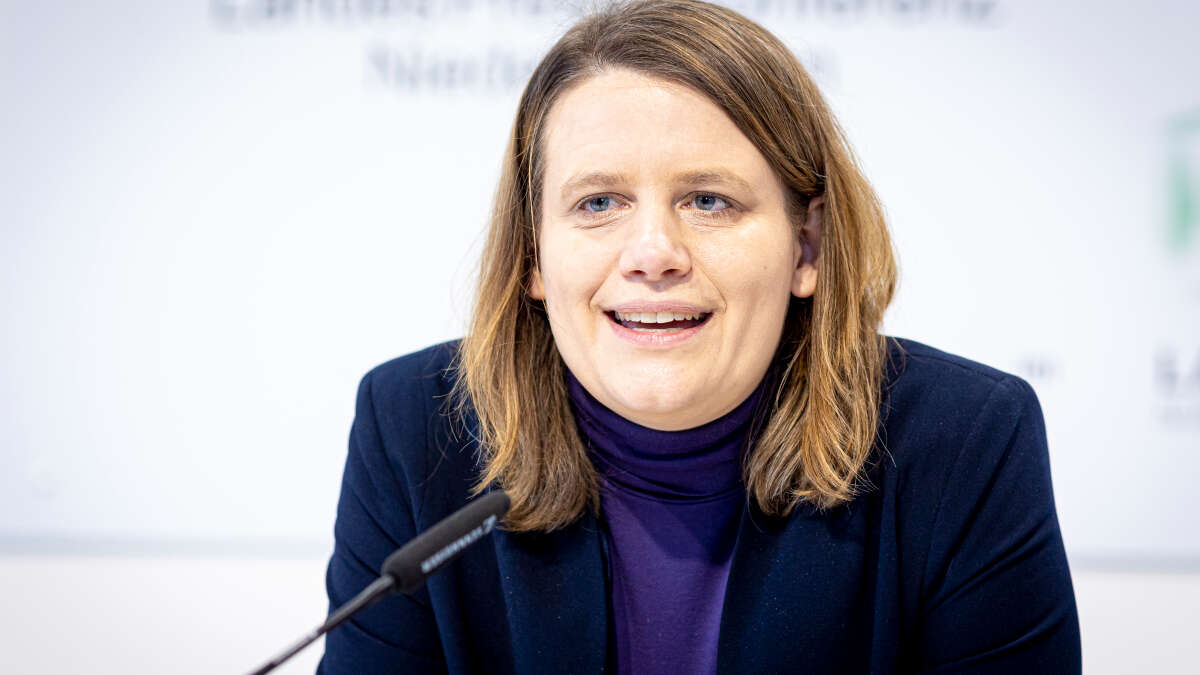 Lehrermangel in Wiefelstede Kultusministerin Julia Willie Hamburg