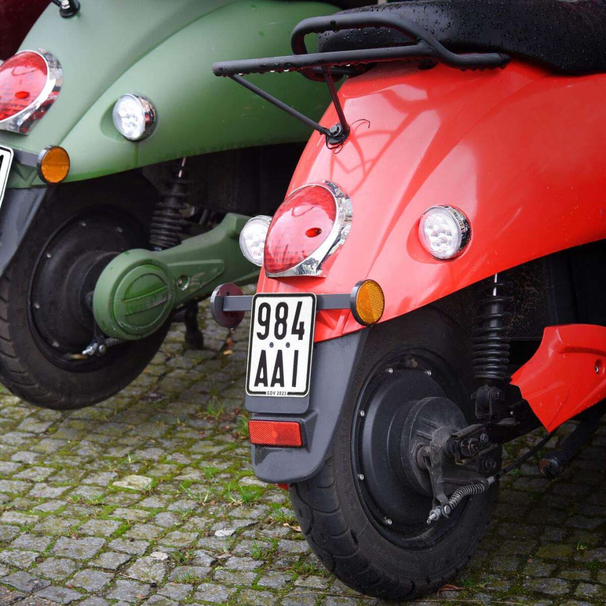 Moped & Co: schwarzes Versicherungskennzeichen ab März 2023!