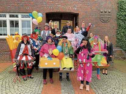 11.11 Uhr am Donnerstag in Sillenstede: die Schlipse sind ab und der Schl&uuml;ssel zum Rathaus ist erobert. Damit er&ouml;ffneten die Altweiber in gewohnter Manier das n&auml;rrische Treiben im Dorf.  