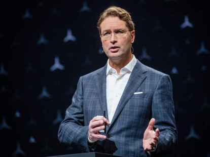 Der Mercedes-Vorstandsvorsitzende Ola K&auml;llenius bei der Bilanzpressekonferenz in Stuttgart.