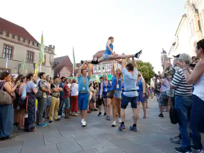 Sport und Akrobatik im öffentlichen Raum – wie 2016 beim Turnfest in  Göttingen – gehören auch beim Erlebnis Turnfest in Oldenburg dazu.